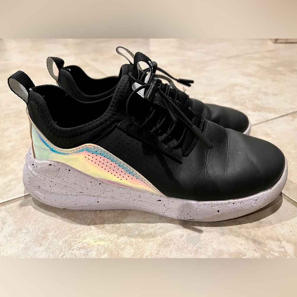 Clove Nursing Shoes Limited Edition 2022 - Women’s Size 8.5/Men’s Size 7